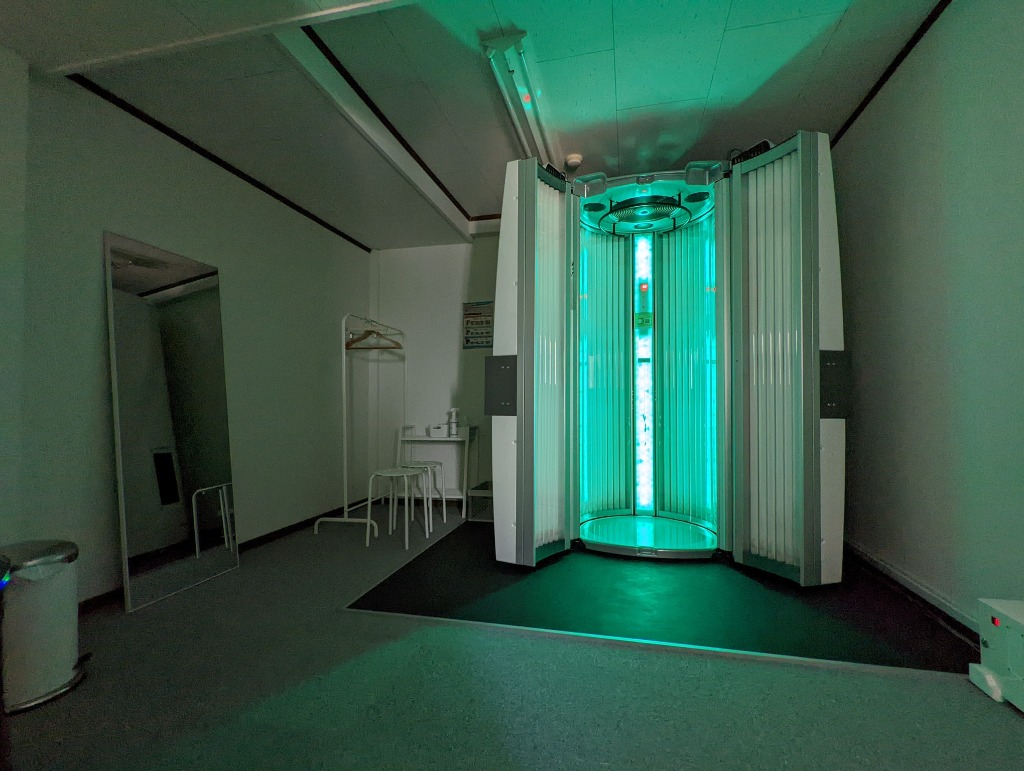 無人店舗経営 ── JUST TAN24